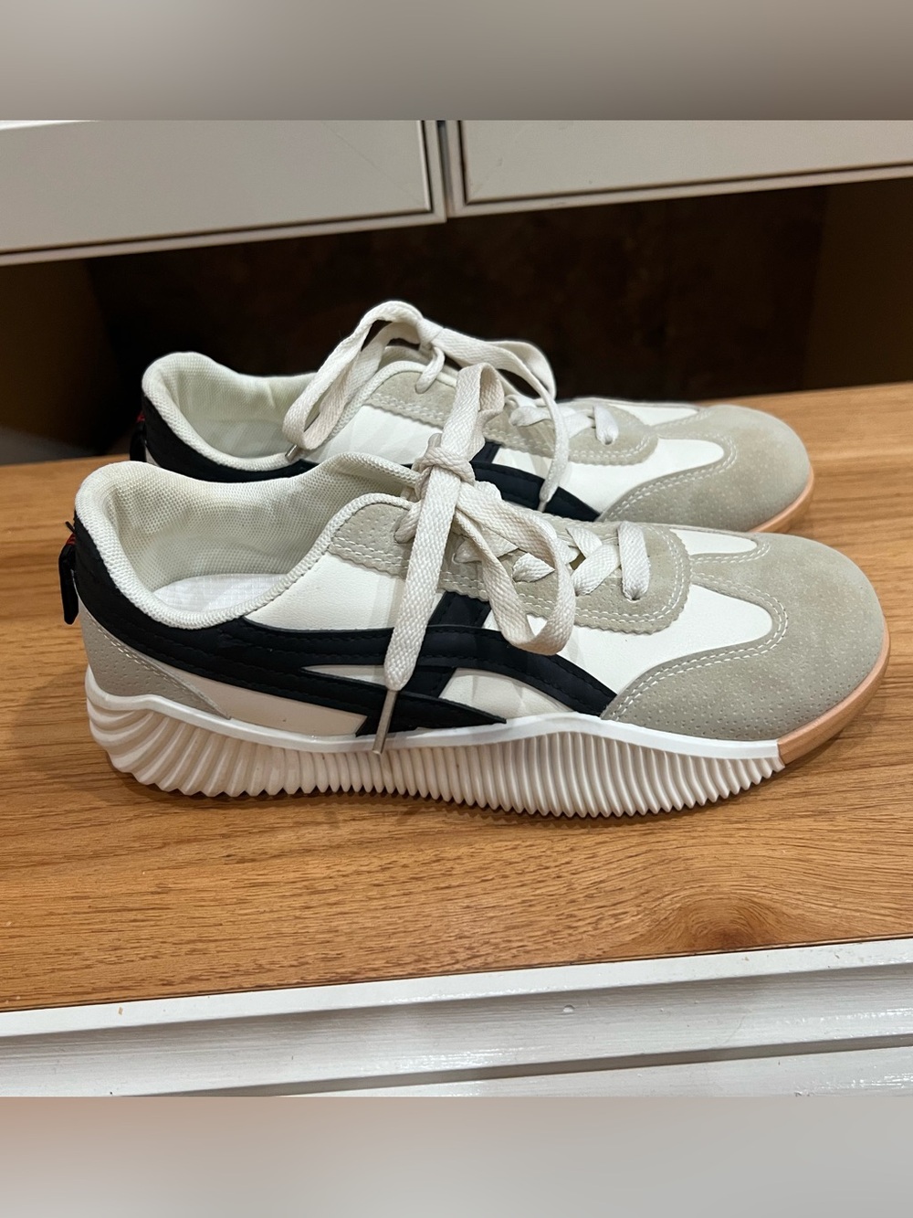 De Florance sneakers size 9
